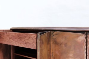 <a href="https://www.galeriegosserez.com/artistes/loellmann-valentin.html">Valentin Loellmann </a> - Copper - Sideboard